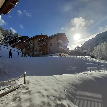 Apartment 4 Pers A Valfrejus, Proche Telecabine - Fr-1-561-138 *